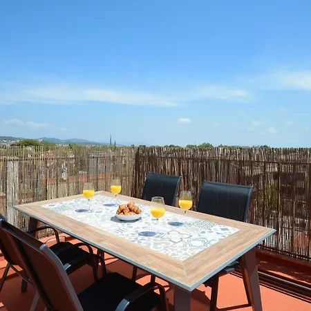 Beach, Restaurants And Views Apartment