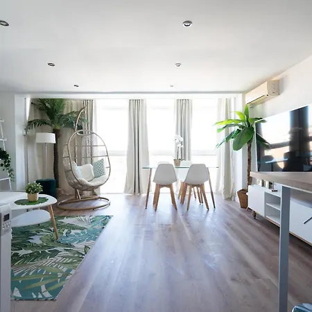 Beach, Restaurants And Views Apartment
