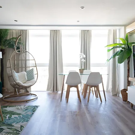 Beach, Restaurants And Views Apartment *